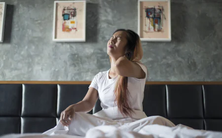 सुबह उठते ही थकान क्यों महसूस होती है? जानिए छुपे कारण, कमजोरी के संकेत और सही समाधान